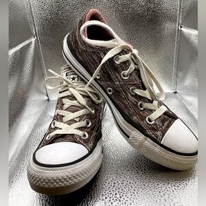 Womens Chuck Taylor padded Converse